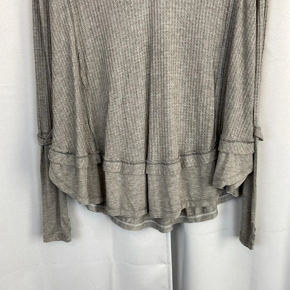 We The Free Women’s XS Oversized Gray V-Neck Thermal Long Sleeve Top - Picture 6 of 8